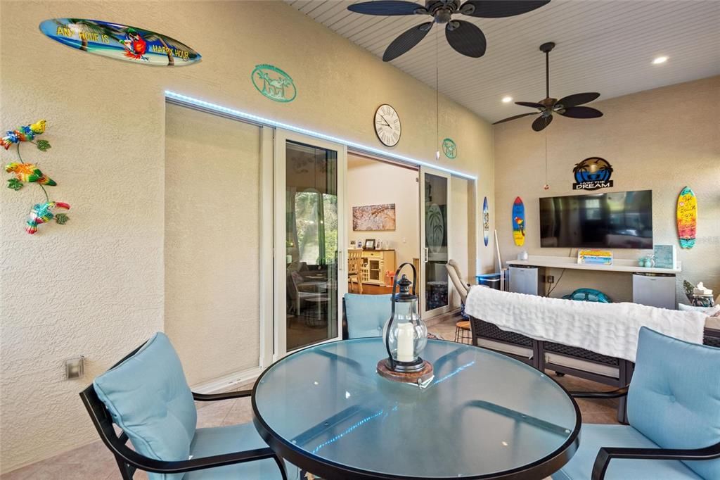 En Venta: $595,000 (2 camas, 2 baños, 2267 Pies cuadrados)