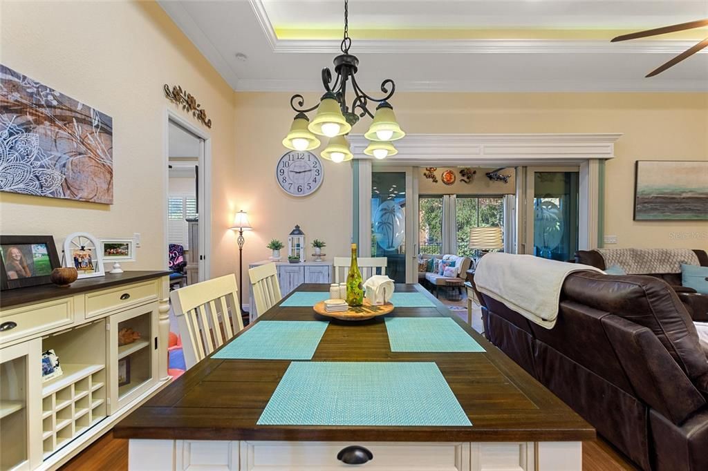 En Venta: $595,000 (2 camas, 2 baños, 2267 Pies cuadrados)