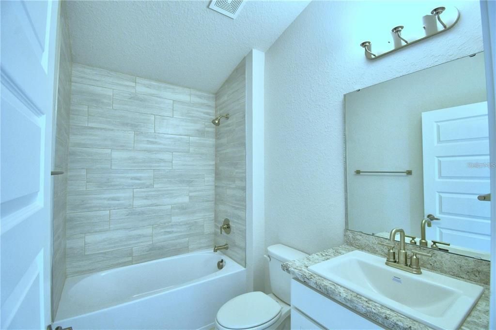 En Venta: $365,659 (4 camas, 3 baños, 1820 Pies cuadrados)
