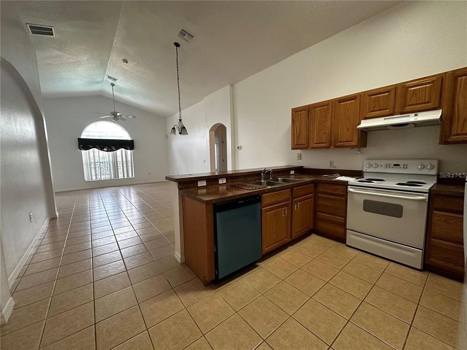 For Rent: $2,500 (4 beds, 3 baths, 1720 Square Feet)