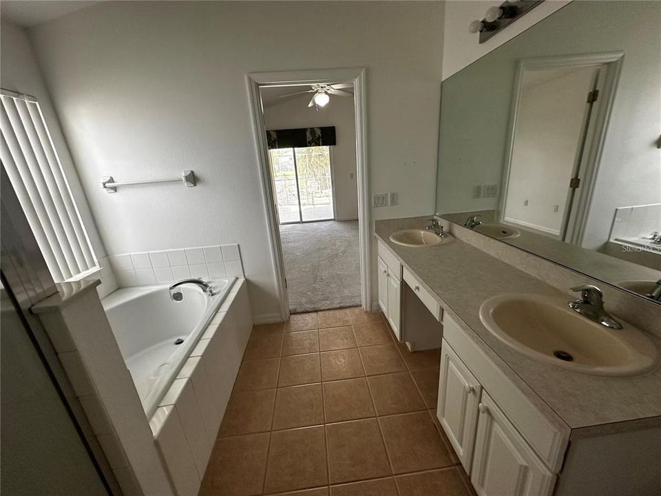 For Rent: $2,500 (4 beds, 3 baths, 1720 Square Feet)