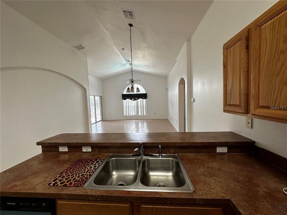 For Rent: $2,500 (4 beds, 3 baths, 1720 Square Feet)