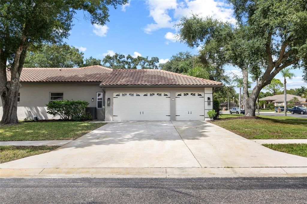 Active With Contract: $1,150,000 (4 beds, 3 baths, 3652 Square Feet)