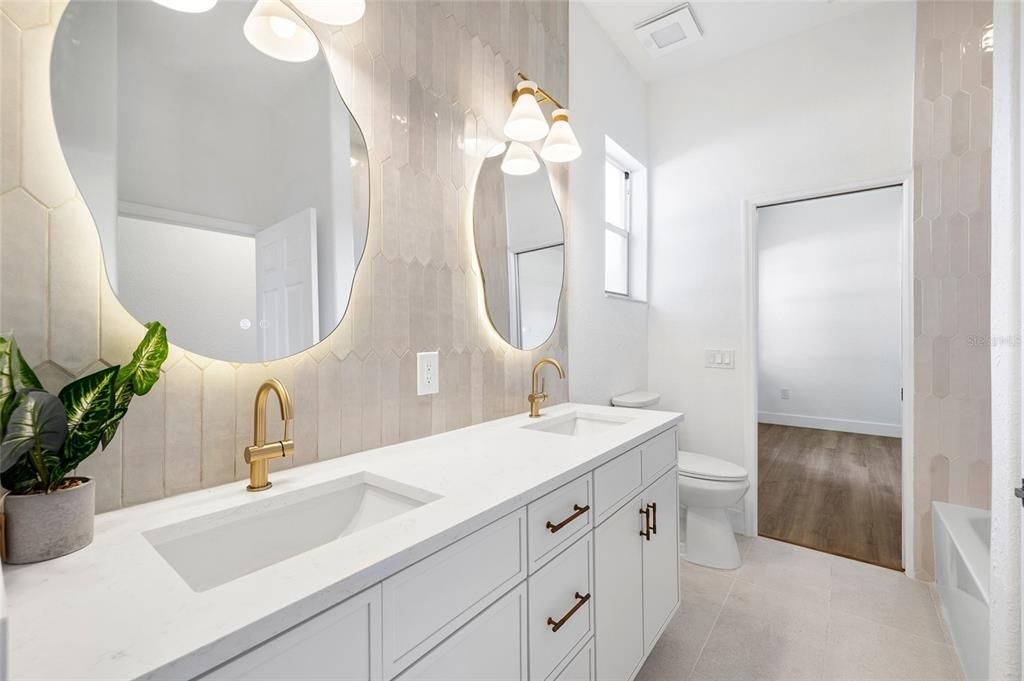 Active With Contract: $1,150,000 (4 beds, 3 baths, 3652 Square Feet)