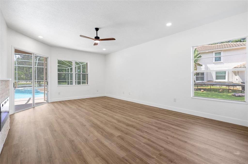Active With Contract: $1,150,000 (4 beds, 3 baths, 3652 Square Feet)
