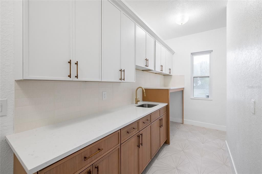 Active With Contract: $1,150,000 (4 beds, 3 baths, 3652 Square Feet)
