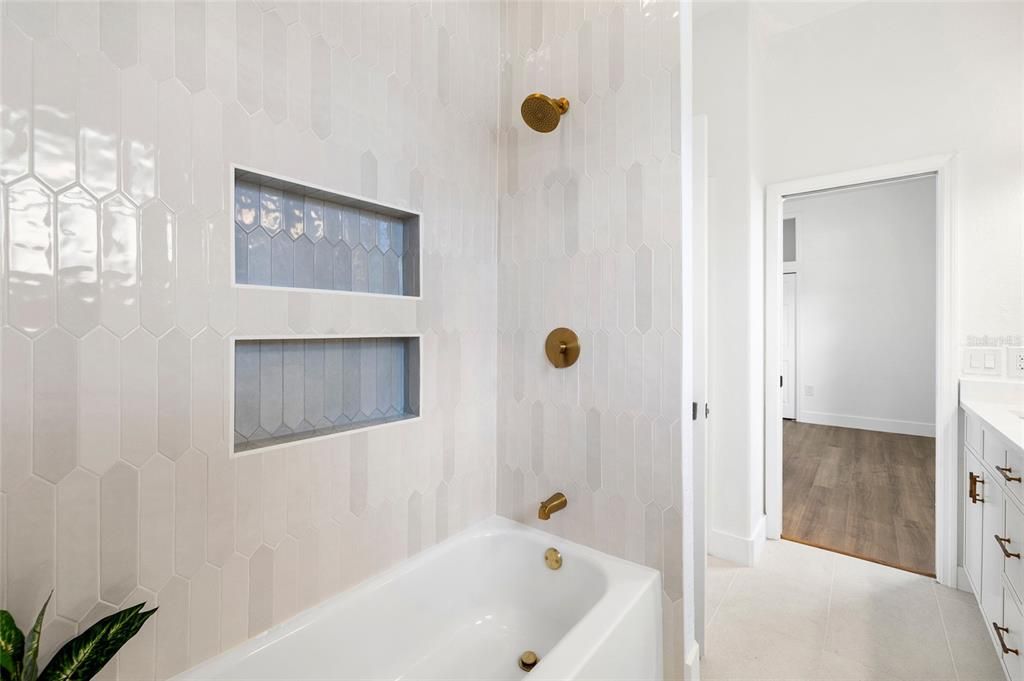 Active With Contract: $1,150,000 (4 beds, 3 baths, 3652 Square Feet)