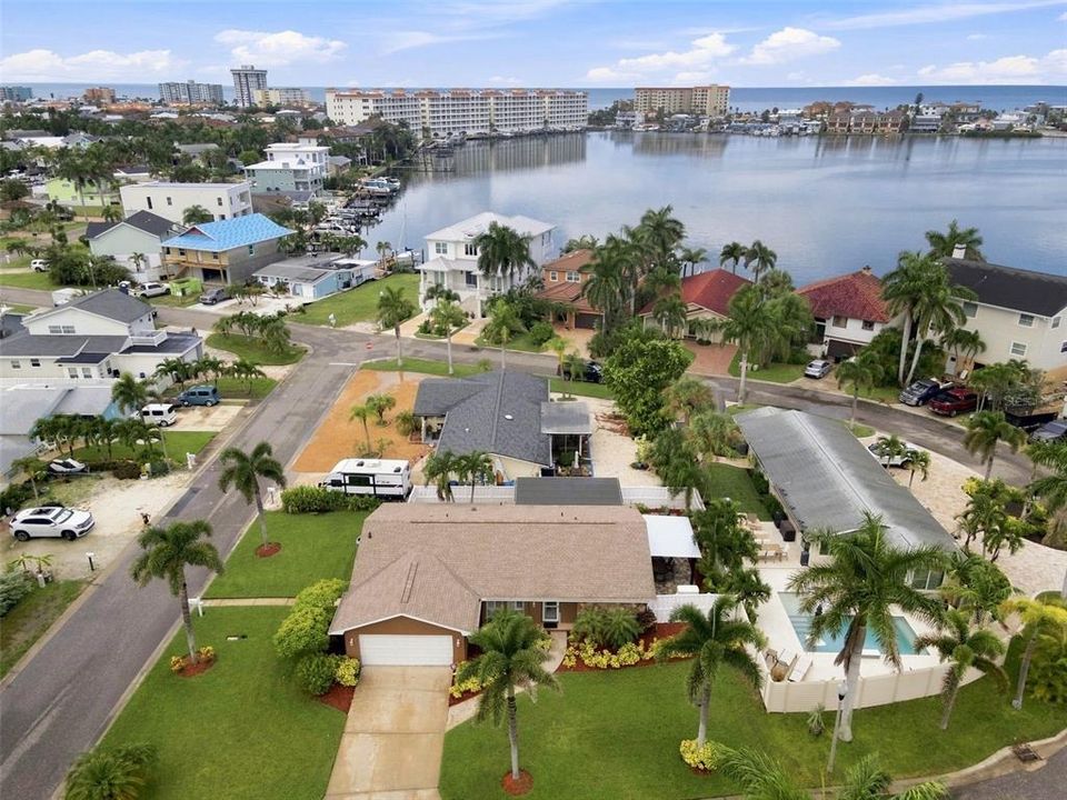 For Sale: $579,500 (2 beds, 2 baths, 1346 Square Feet)