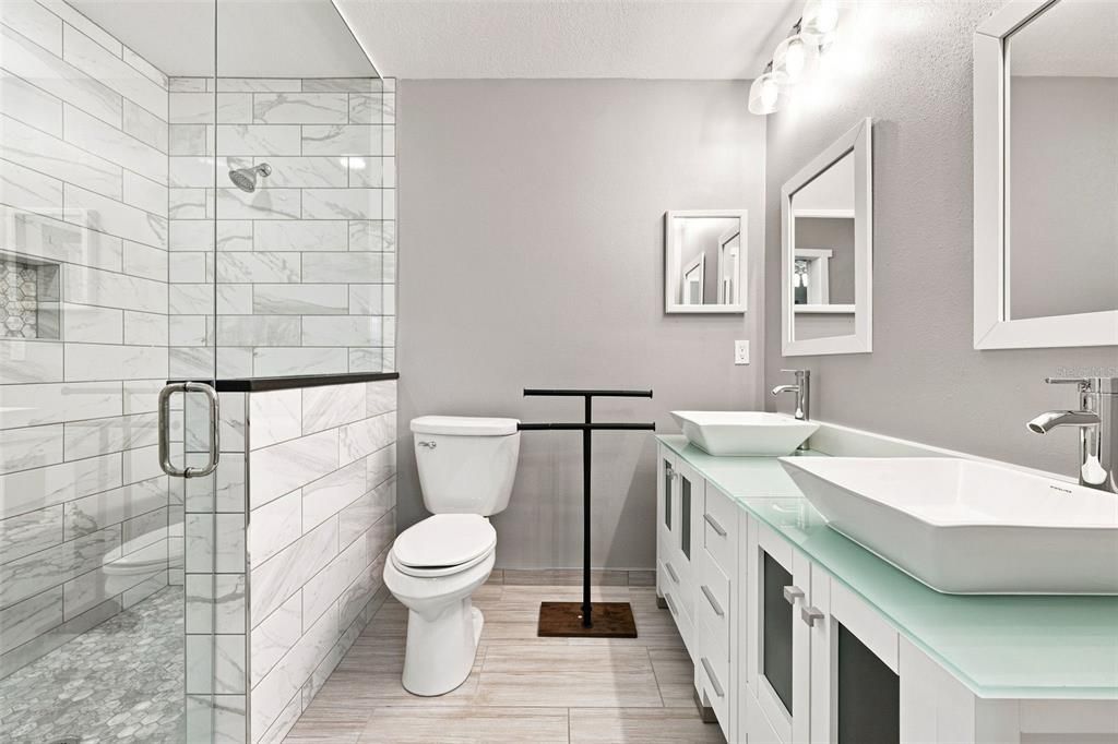 For Sale: $579,500 (2 beds, 2 baths, 1346 Square Feet)