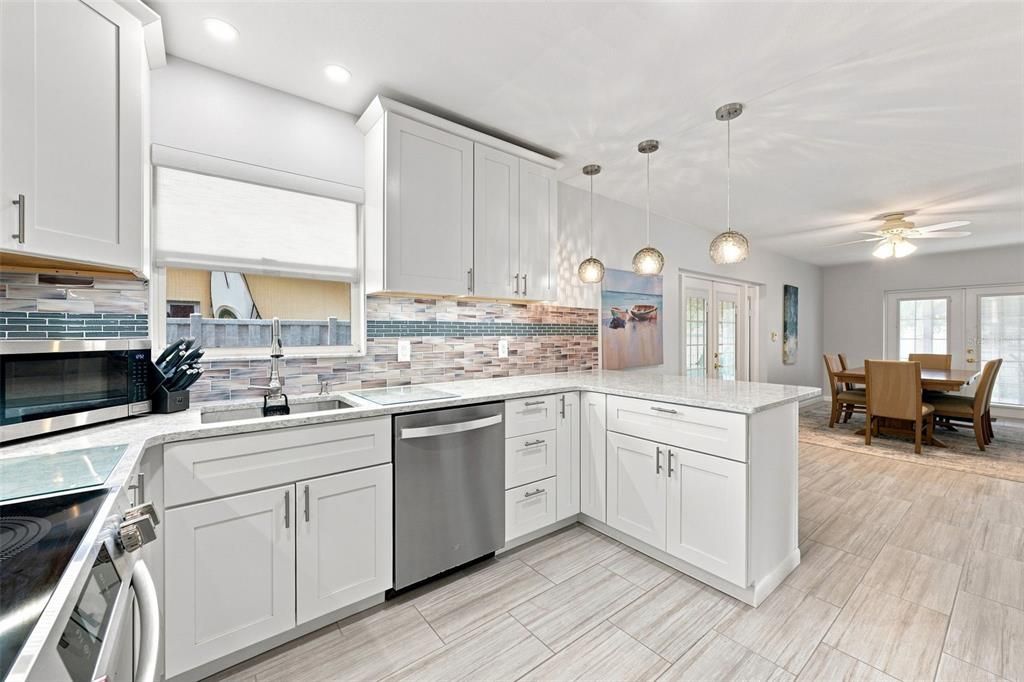 For Sale: $579,500 (2 beds, 2 baths, 1346 Square Feet)