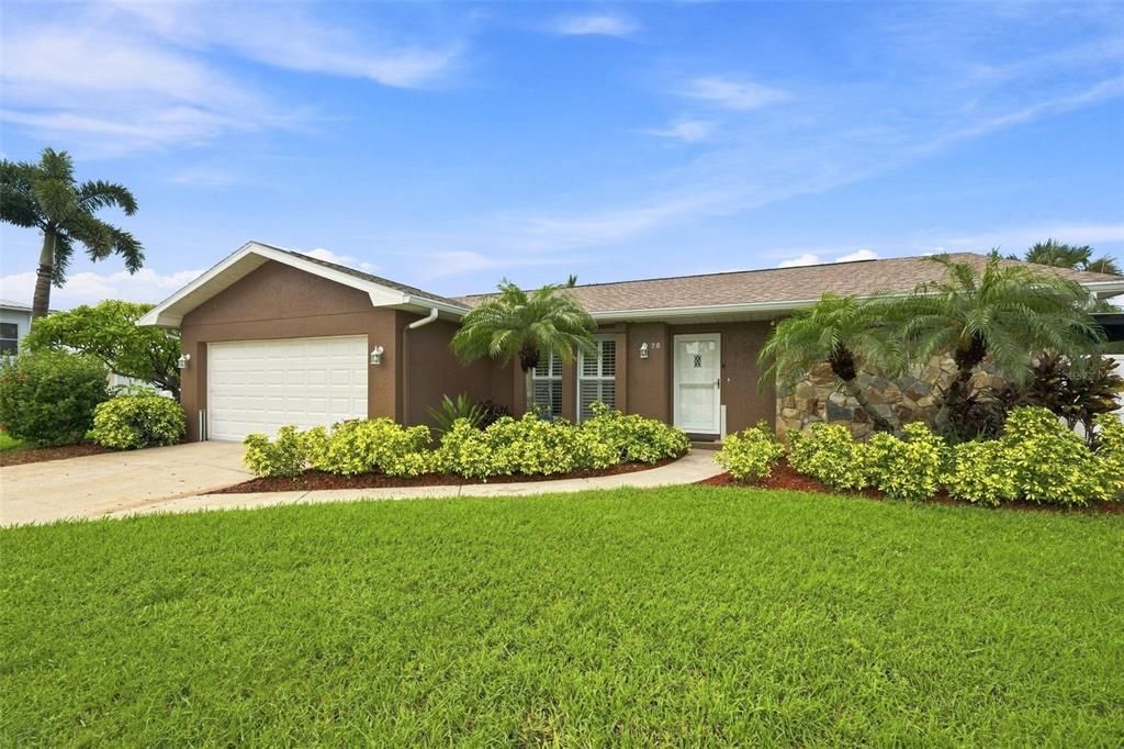 For Sale: $579,500 (2 beds, 2 baths, 1346 Square Feet)