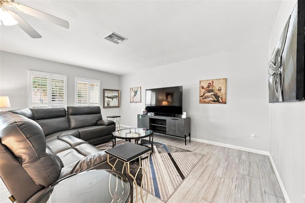 For Sale: $579,500 (2 beds, 2 baths, 1346 Square Feet)
