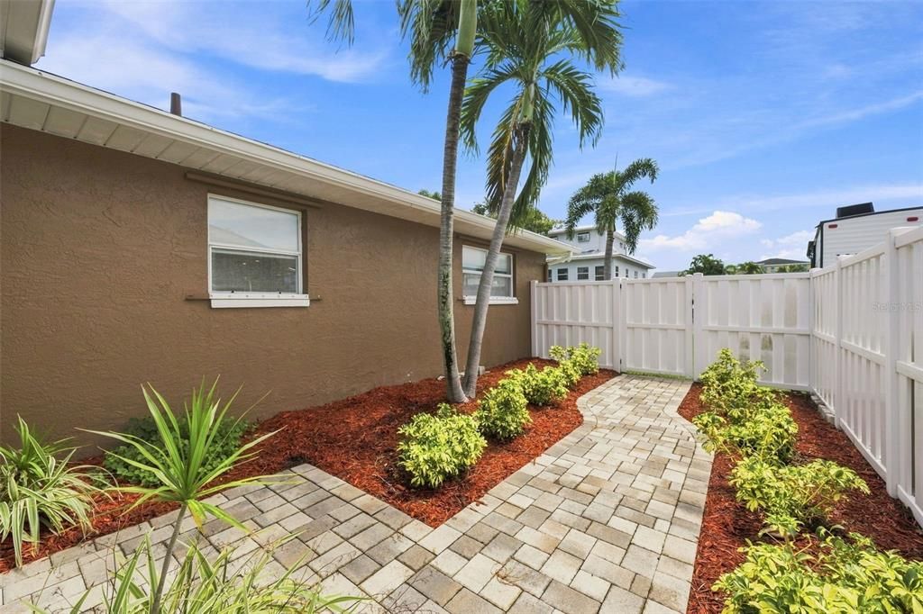 For Sale: $579,500 (2 beds, 2 baths, 1346 Square Feet)