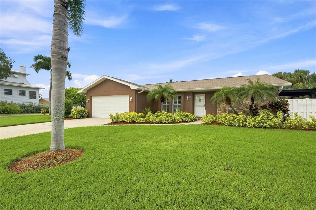 For Sale: $579,500 (2 beds, 2 baths, 1346 Square Feet)
