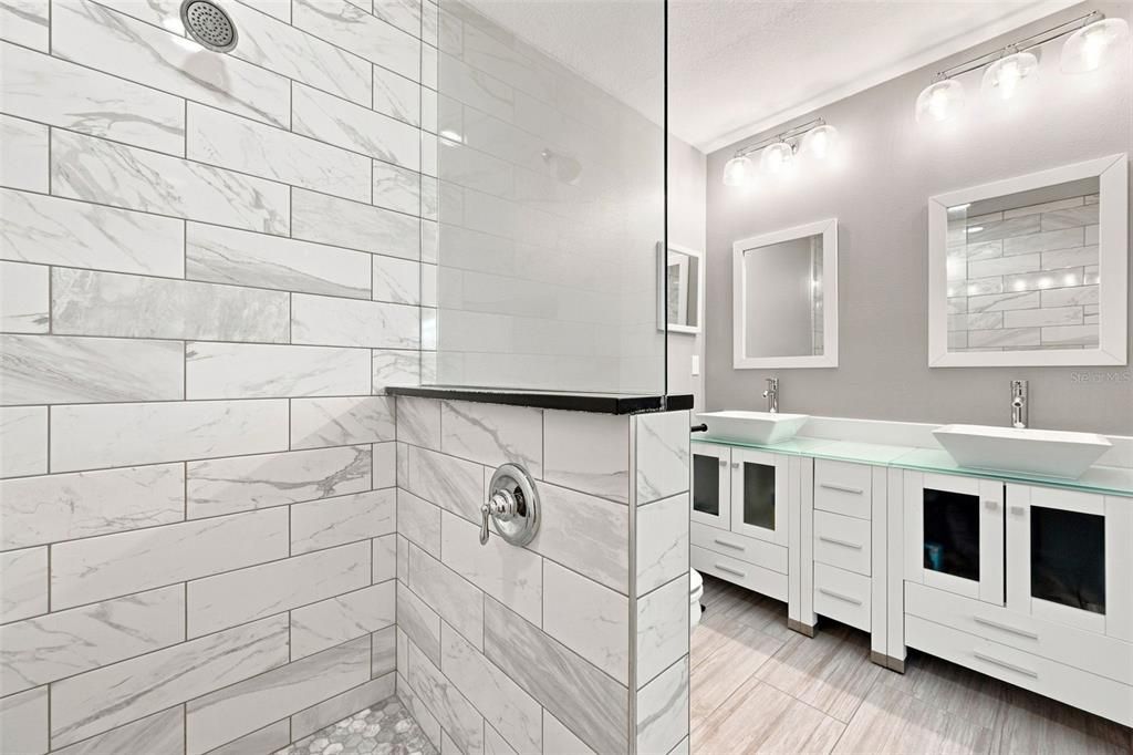 For Sale: $579,500 (2 beds, 2 baths, 1346 Square Feet)