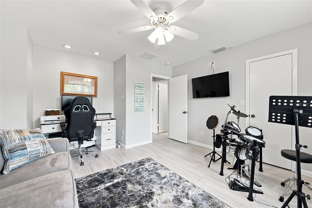 For Sale: $579,500 (2 beds, 2 baths, 1346 Square Feet)