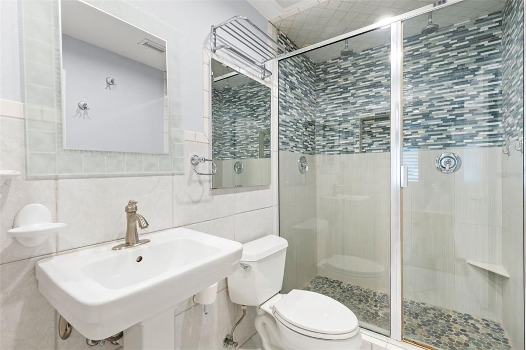 En Venta: $229,000 (2 camas, 2 baños, 1060 Pies cuadrados)