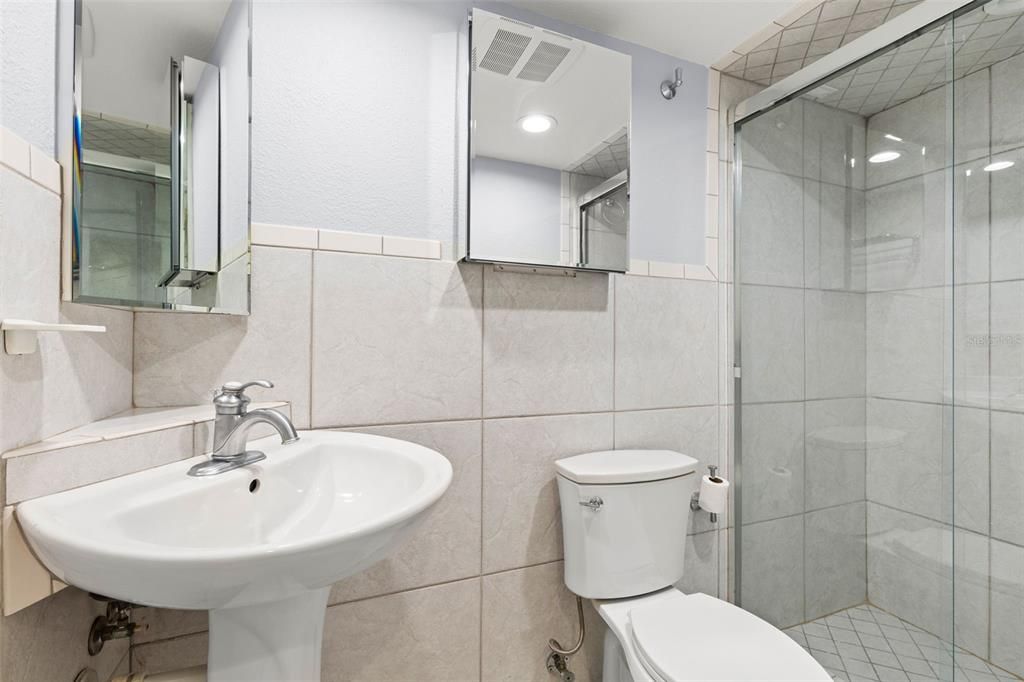En Venta: $229,000 (2 camas, 2 baños, 1060 Pies cuadrados)