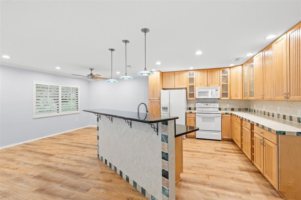 En Venta: $229,000 (2 camas, 2 baños, 1060 Pies cuadrados)