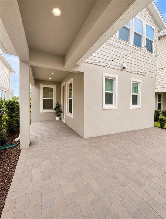 For Rent: $2,399 (3 beds, 2 baths, 1992 Square Feet)