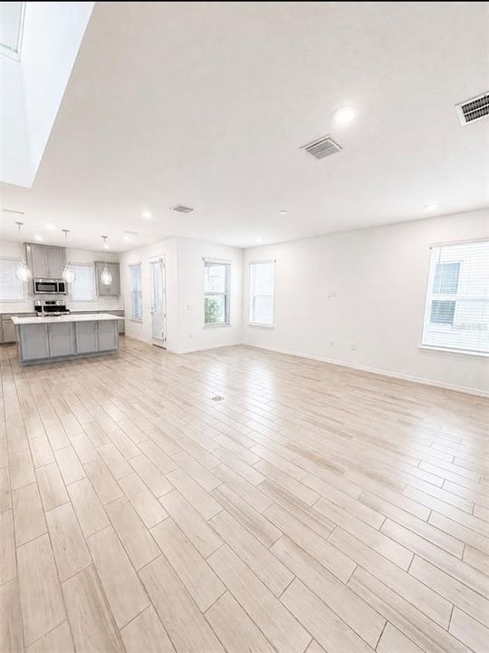 For Rent: $2,399 (3 beds, 2 baths, 1992 Square Feet)