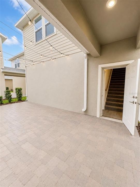 For Rent: $2,399 (3 beds, 2 baths, 1992 Square Feet)