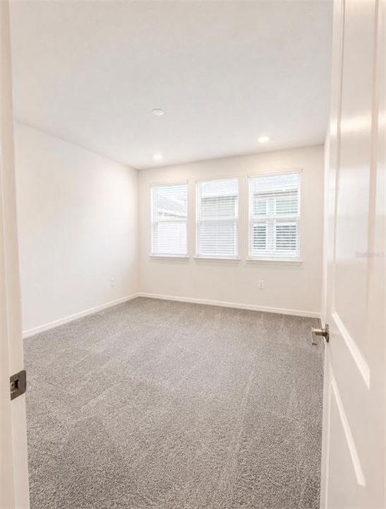 For Rent: $2,399 (3 beds, 2 baths, 1992 Square Feet)