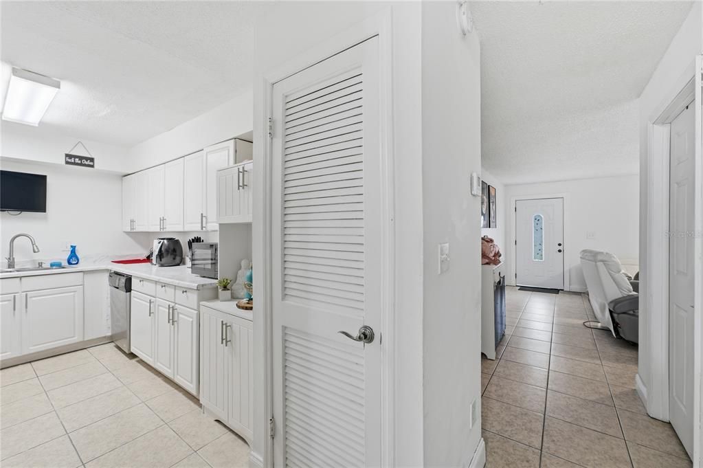 На продажу: $299,900 (3 спален, 2 ванн, 1277 Квадратных фут)