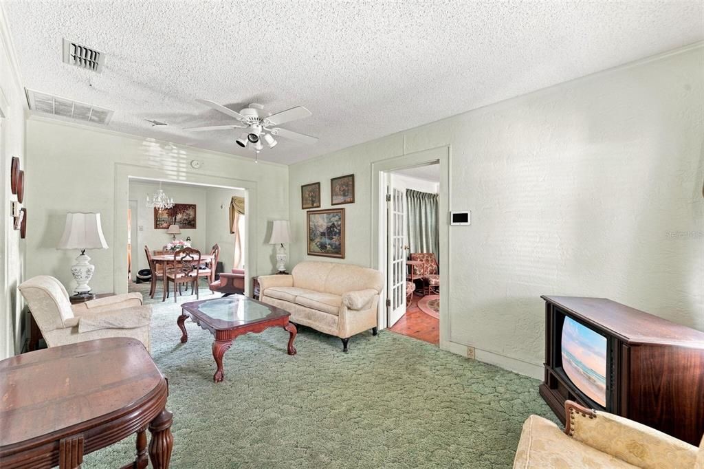 For Sale: $114,900 (3 beds, 1 baths, 960 Square Feet)