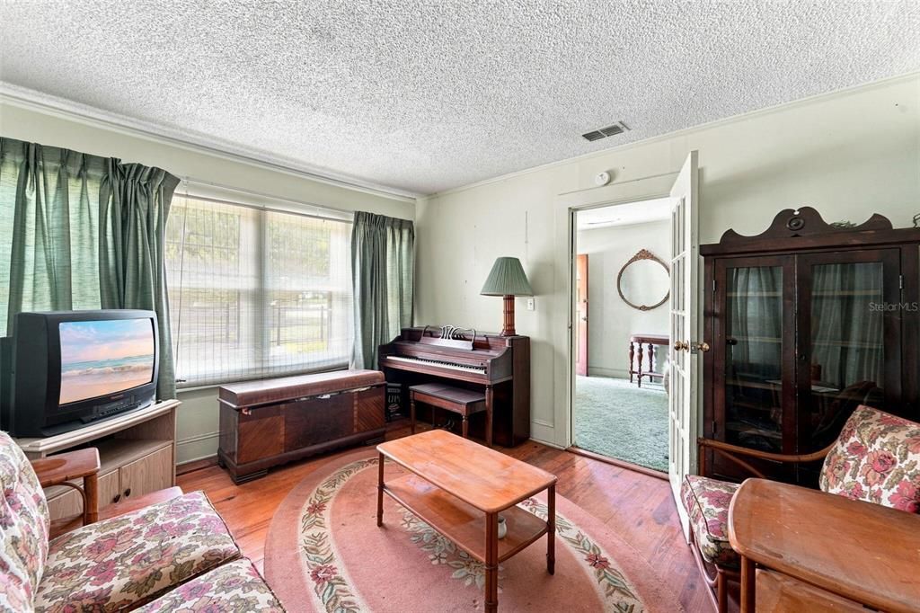 For Sale: $114,900 (3 beds, 1 baths, 960 Square Feet)