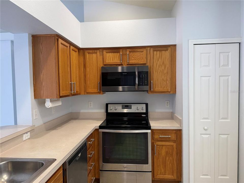 For Rent: $2,275 (3 beds, 2 baths, 1462 Square Feet)