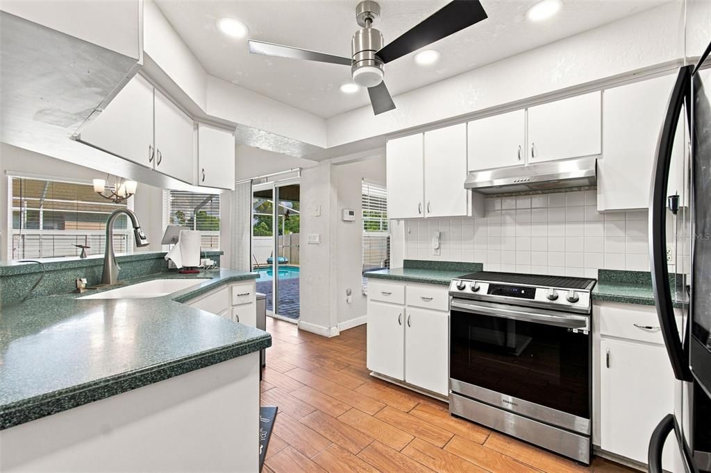For Sale: $355,000 (3 beds, 2 baths, 1989 Square Feet)