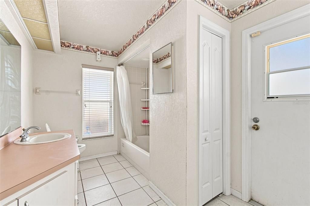For Sale: $355,000 (3 beds, 2 baths, 1989 Square Feet)