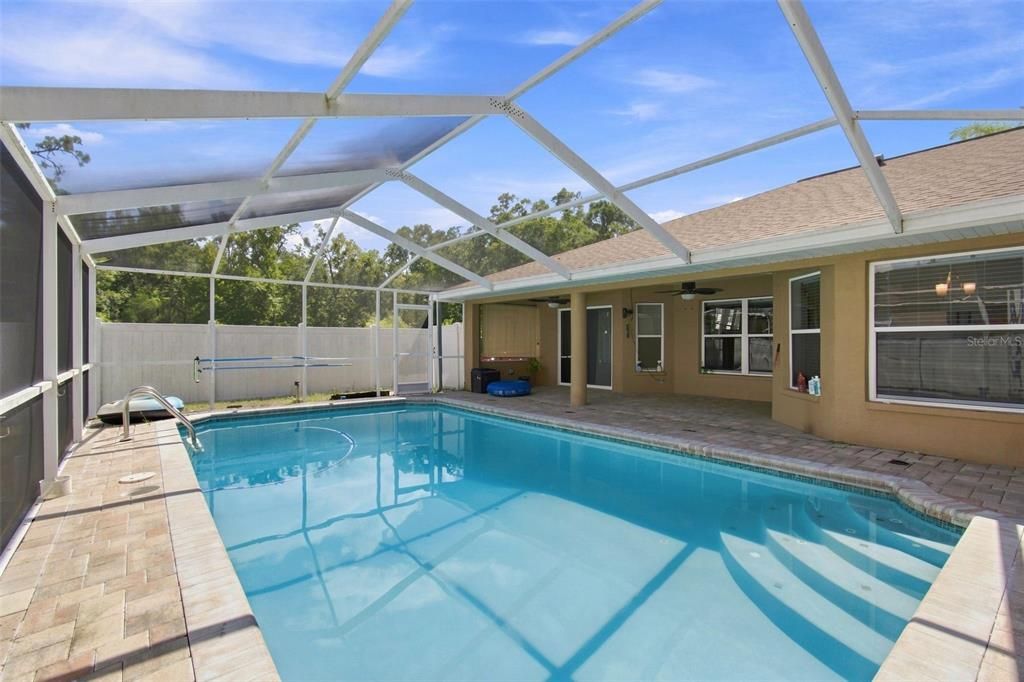 For Sale: $355,000 (3 beds, 2 baths, 1989 Square Feet)