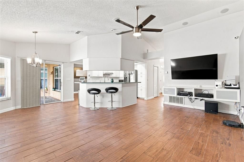 For Sale: $355,000 (3 beds, 2 baths, 1989 Square Feet)