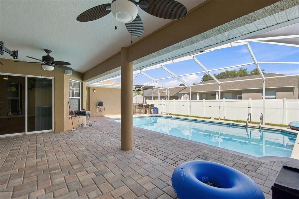 For Sale: $355,000 (3 beds, 2 baths, 1989 Square Feet)