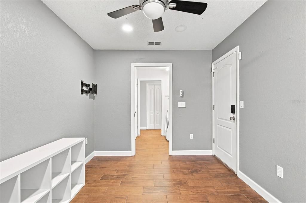 For Sale: $355,000 (3 beds, 2 baths, 1989 Square Feet)
