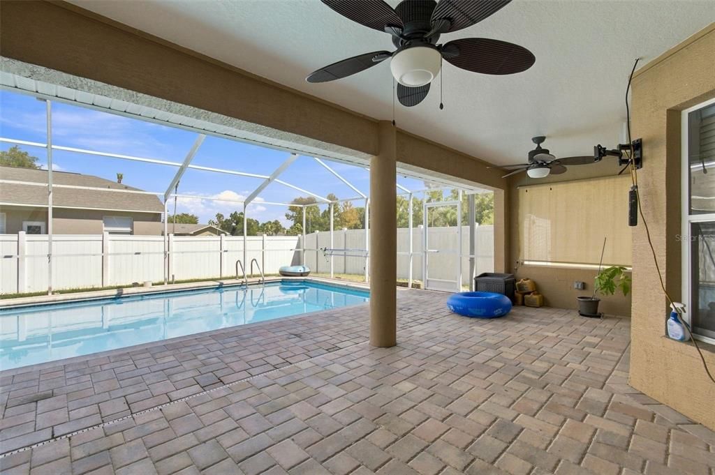 For Sale: $355,000 (3 beds, 2 baths, 1989 Square Feet)