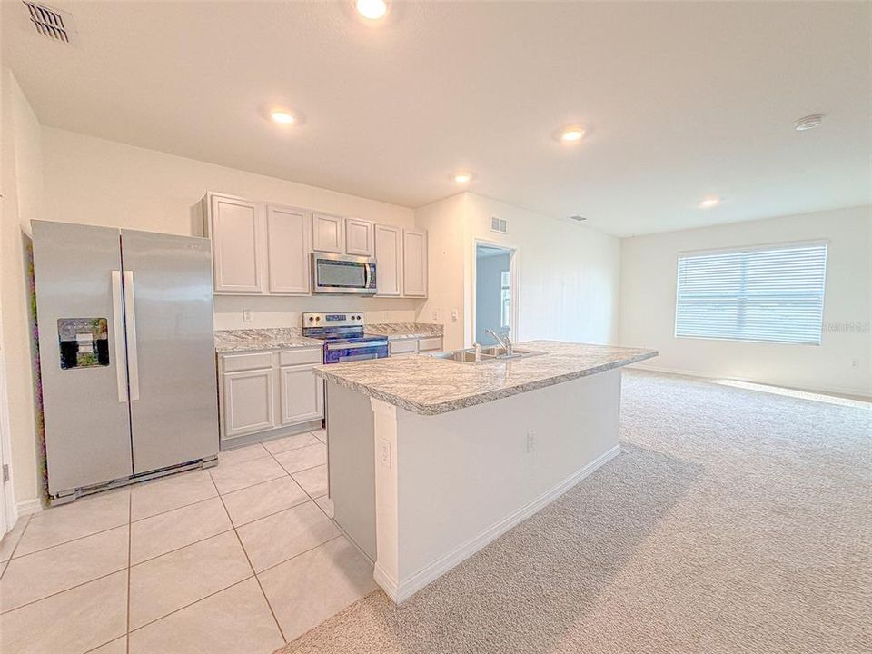 For Rent: $1,900 (3 beds, 2 baths, 1690 Square Feet)