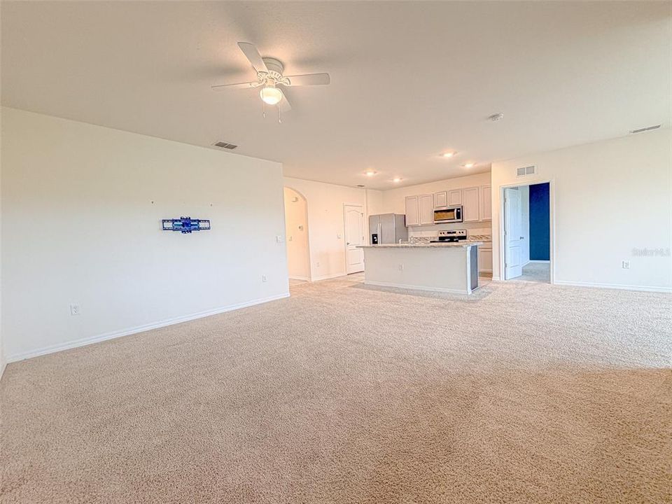 For Rent: $1,900 (3 beds, 2 baths, 1690 Square Feet)