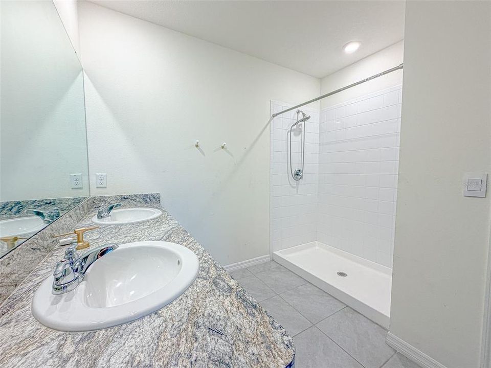 For Rent: $1,900 (3 beds, 2 baths, 1690 Square Feet)