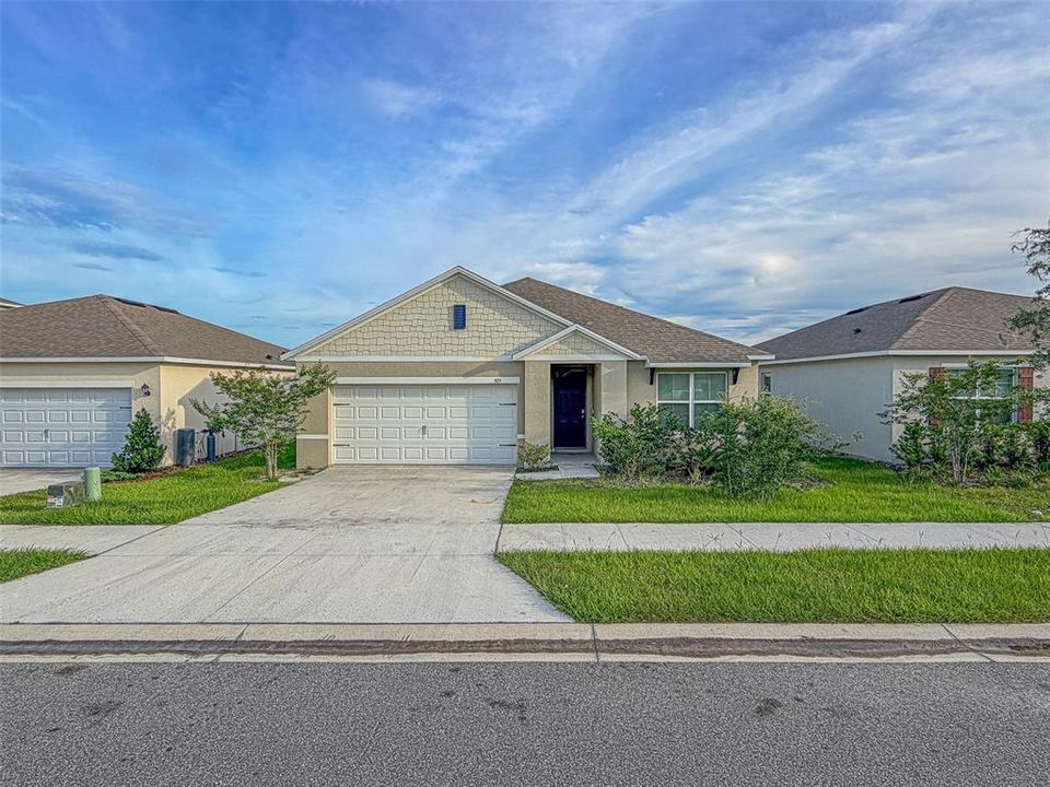 For Rent: $1,900 (3 beds, 2 baths, 1690 Square Feet)