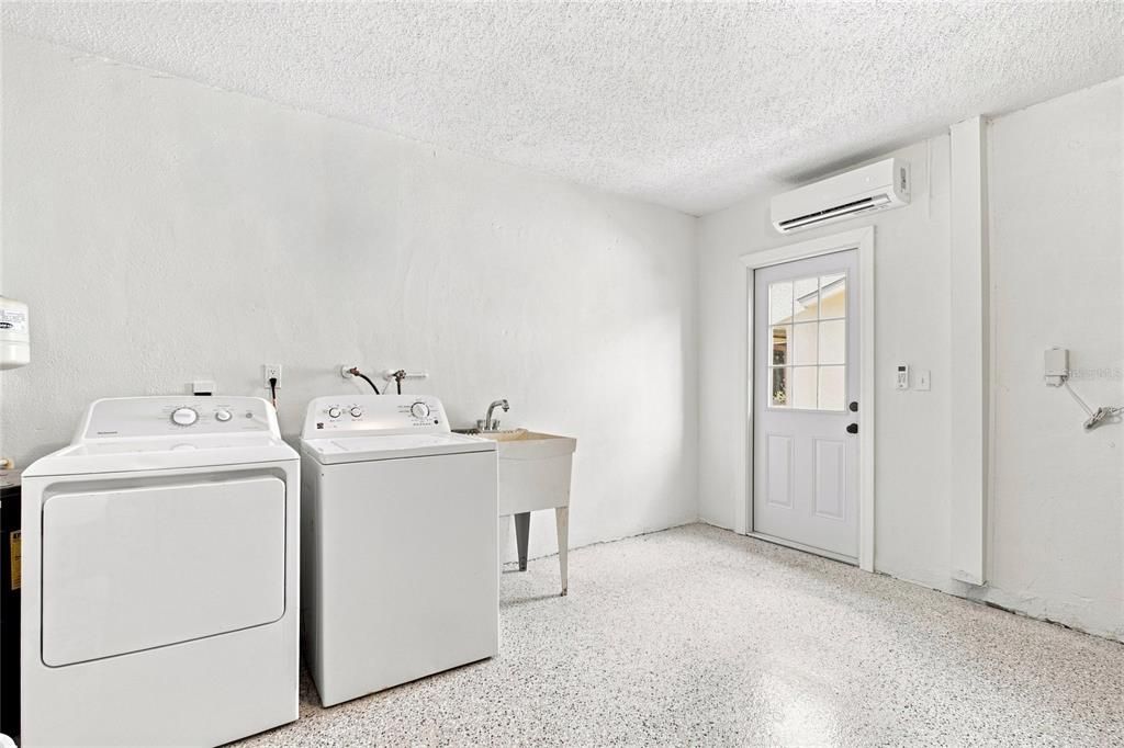 For Sale: $395,000 (2 beds, 2 baths, 1288 Square Feet)