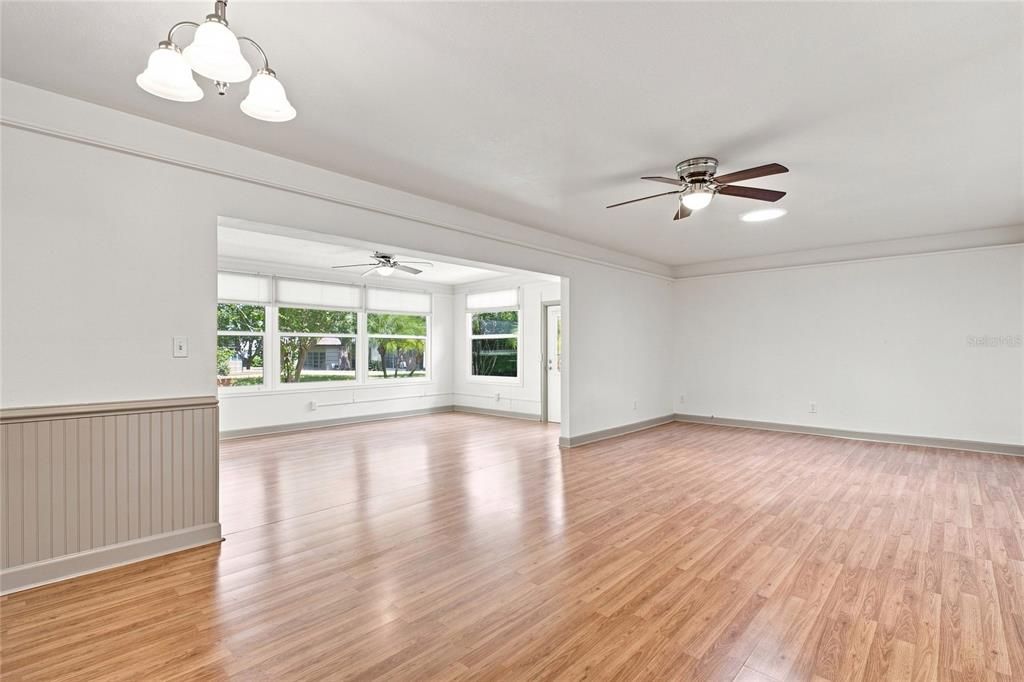 For Sale: $395,000 (2 beds, 2 baths, 1288 Square Feet)