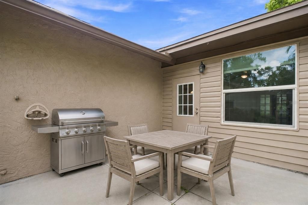 For Sale: $395,000 (2 beds, 2 baths, 1288 Square Feet)