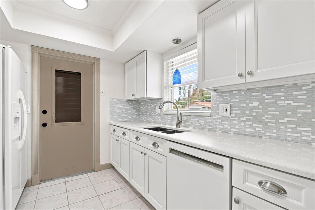 For Sale: $395,000 (2 beds, 2 baths, 1288 Square Feet)