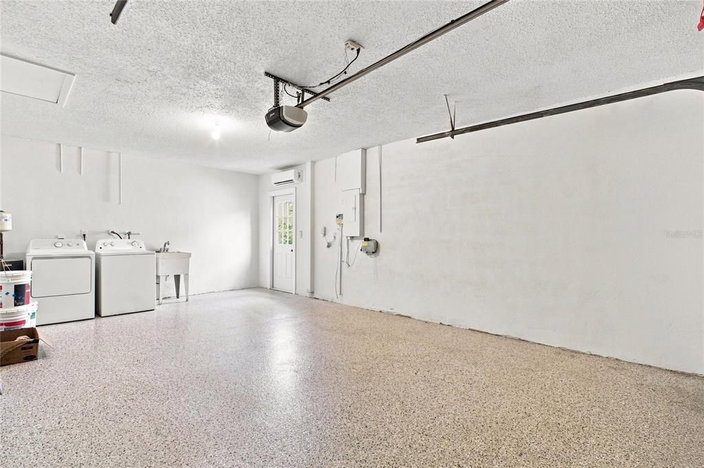 For Sale: $395,000 (2 beds, 2 baths, 1288 Square Feet)