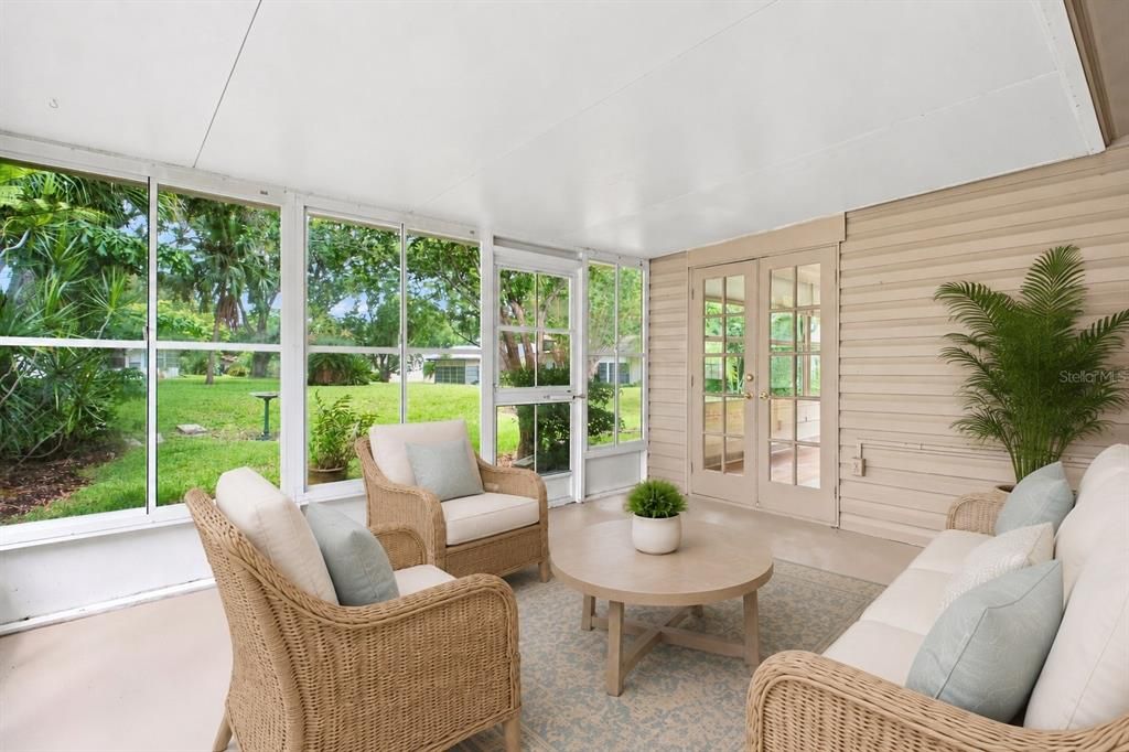 For Sale: $395,000 (2 beds, 2 baths, 1288 Square Feet)