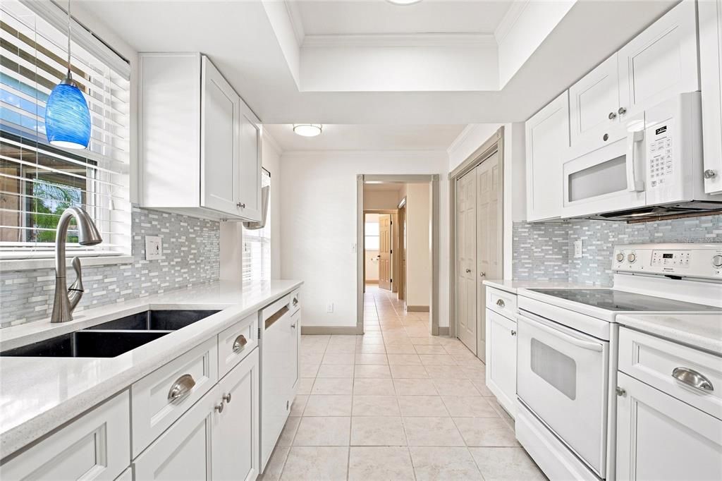 For Sale: $395,000 (2 beds, 2 baths, 1288 Square Feet)
