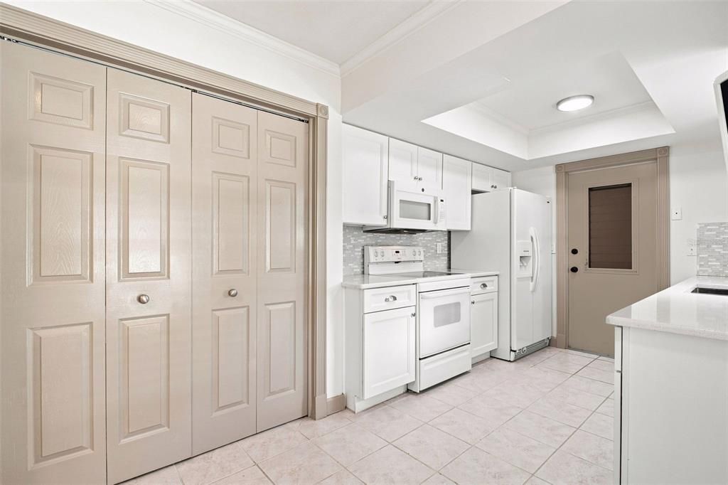 For Sale: $395,000 (2 beds, 2 baths, 1288 Square Feet)